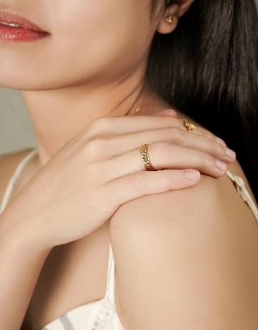 916 Gold Cross Ring