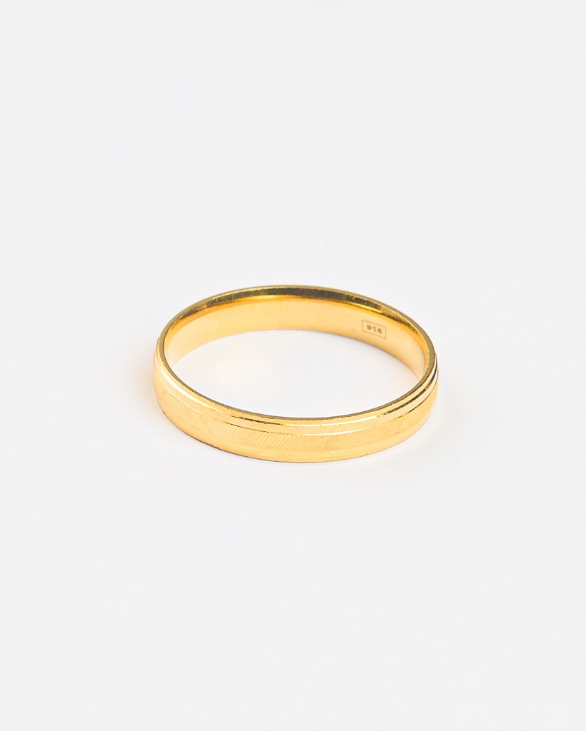 Exquisite 916 Gold Ribbed-Centre Flat Band Ring